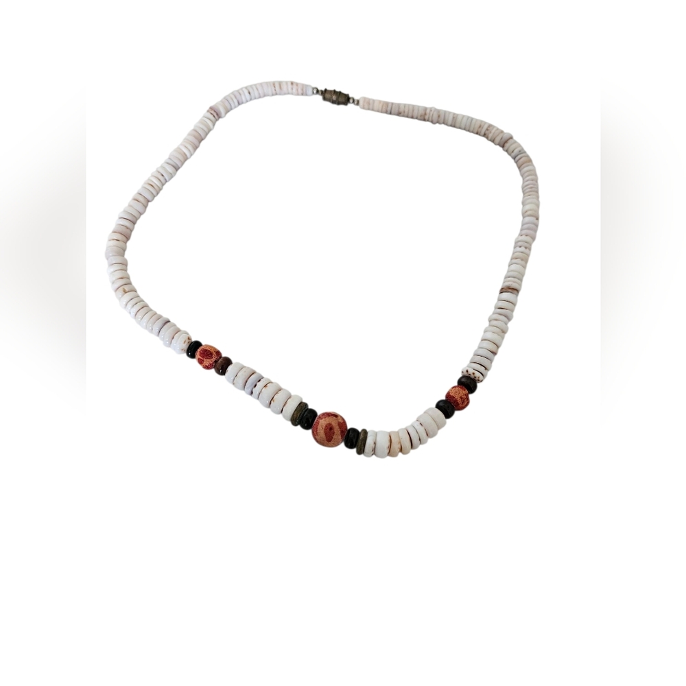 Vintage 1970s Buka Shell Necklace.
